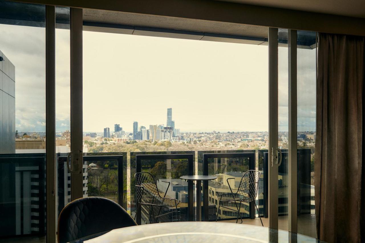 Hotel The Kinson Melbourne Exteriér fotografie View from a typical apartment