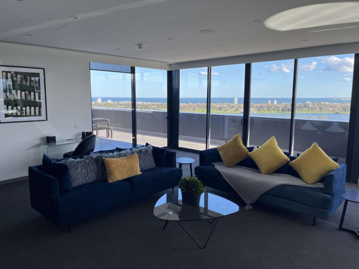Hotel The Kinson Melbourne Exteriér fotografie The living room of a three-bedroom apartment at The Beacon